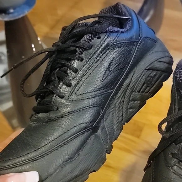 Brooks - Picture 4 of 7